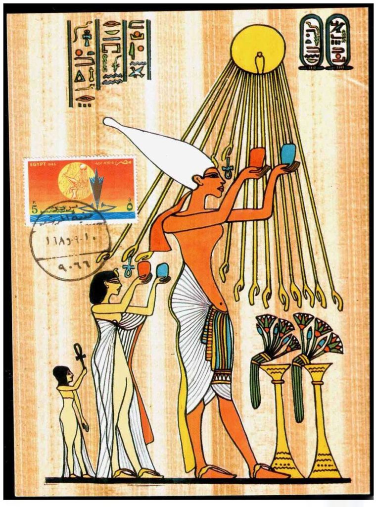 Image of Akhenaten and Nefertiti praying "Aten"