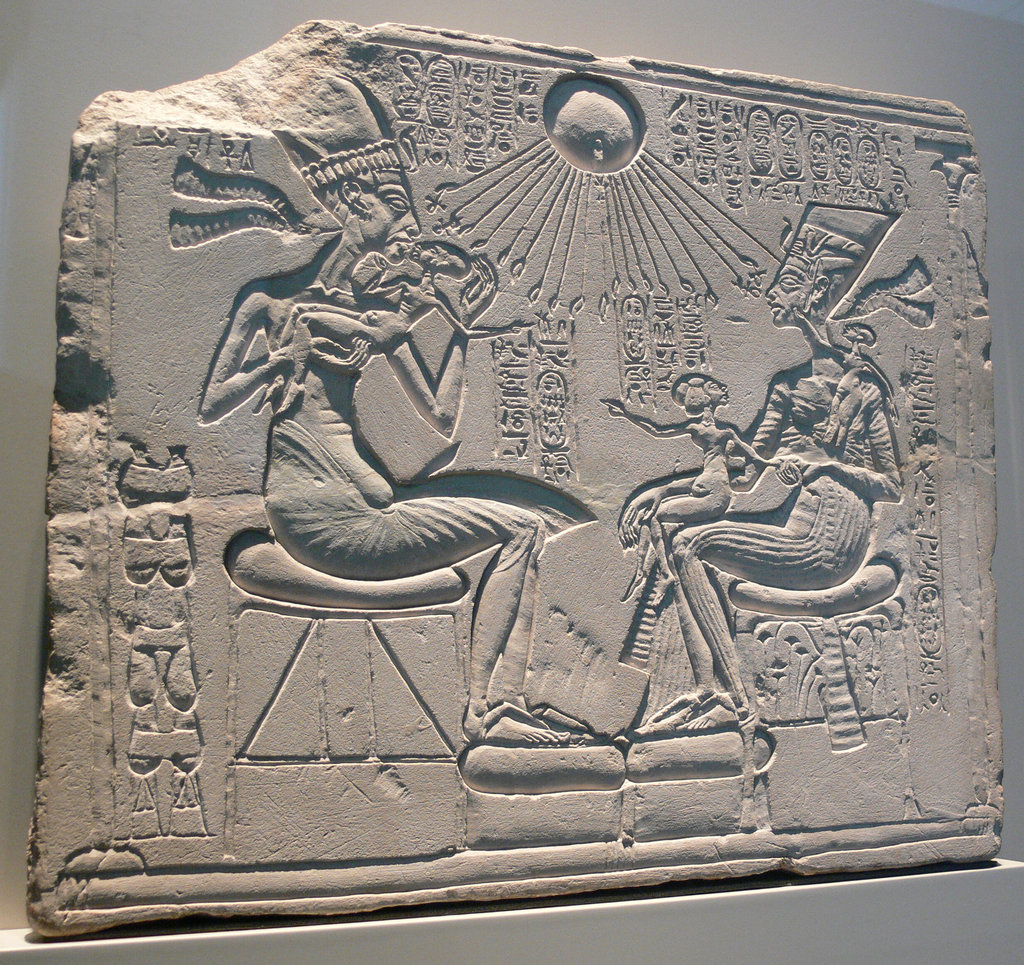 Akhenaten,Nefertiti and their daughters in hieroglyphic